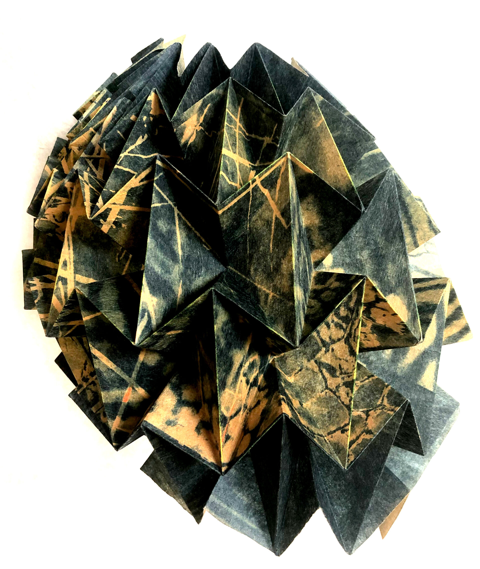 Konstverk av Kerstin Neij "Kryp 2" cyanotypi/origami